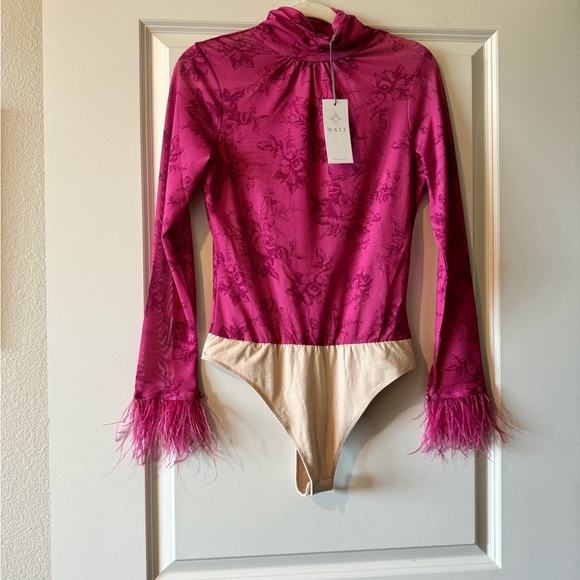 NEW Wayf Anthropologie Lola Floral Feather Trim Mesh Bodysuit Pink Medium NWT - Picture 1 of 3